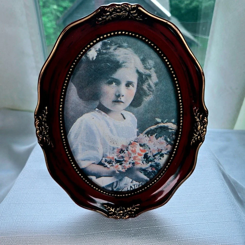Vintage‎ Style Oval Burgundy Gold Ornate Picture Frame Victorian Child Portrait